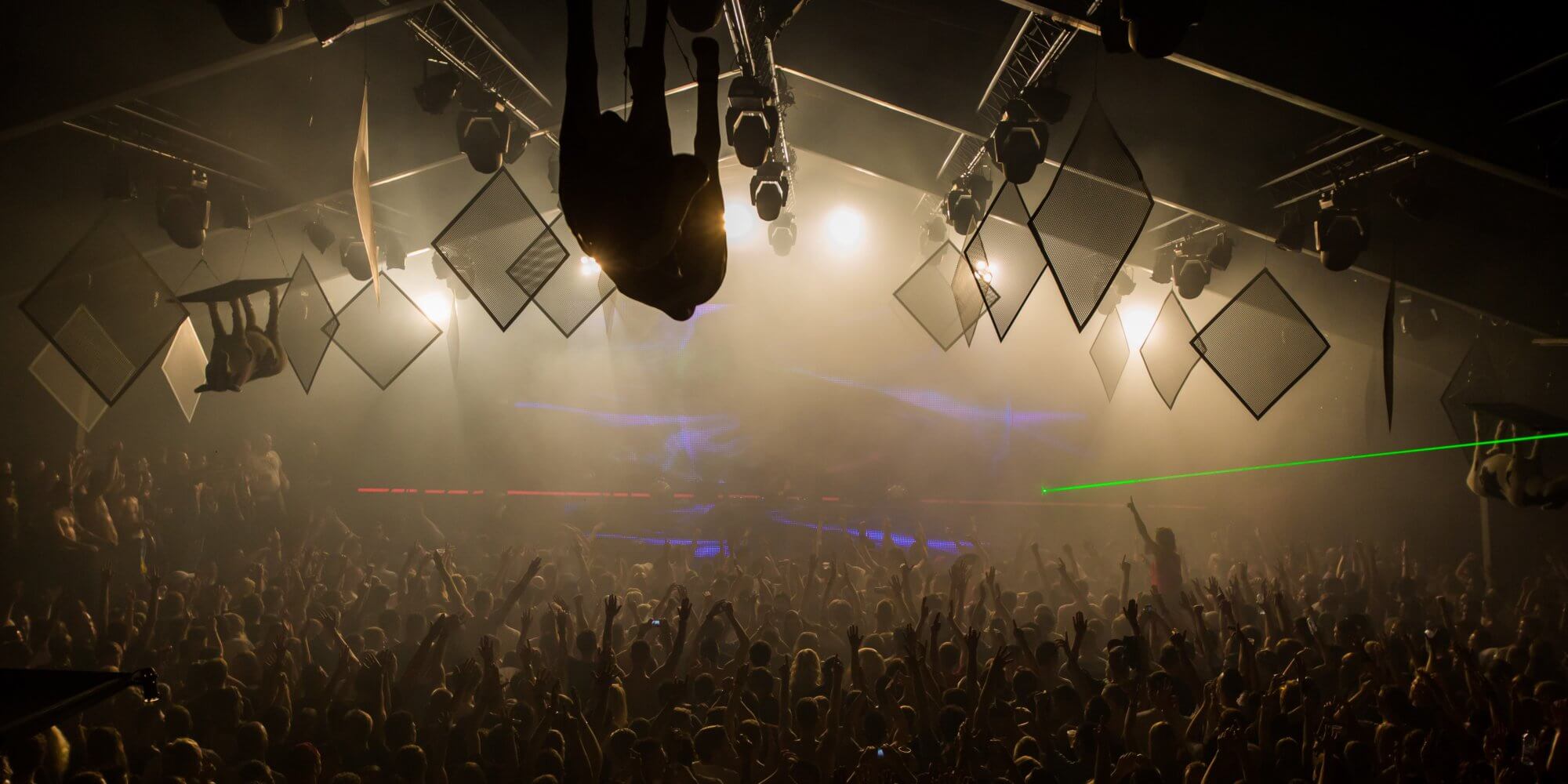 Bekijk de Rauw op je dak 2013 officiële Aftermovie