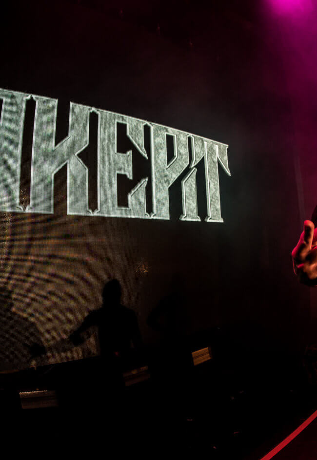 Luister naar de Andy the Core warm-up mix van Snakepit 2016