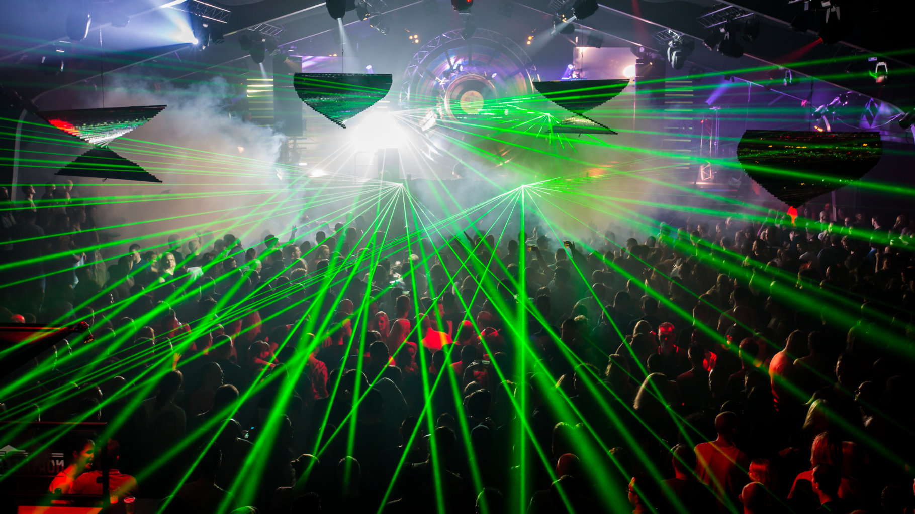 Check hier de Mindcontroller 2017 warm-up mix van Noize Suppressor