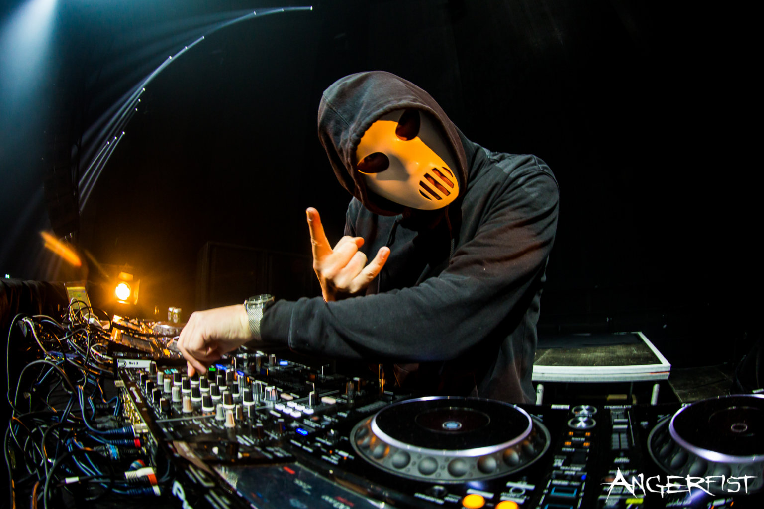Angerfist ‘Mutilate’ presented at ‘Diabolic Dice’
