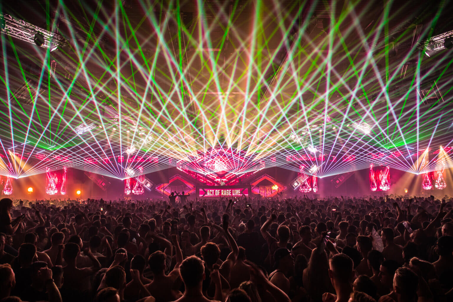 Wie kommt man nach Supremacy?