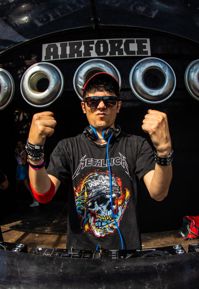 Dit is de AIRFORCE warm-up mix van DJ Mad Dog