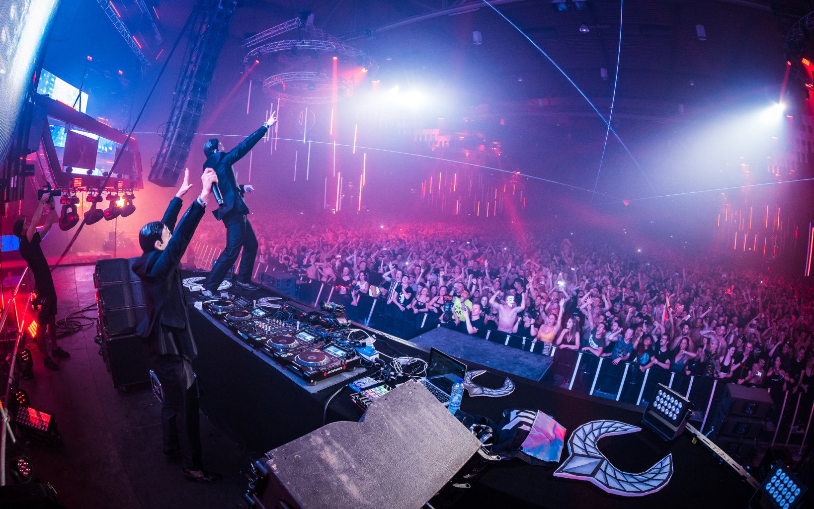 Gunz For Hire took vengeance at Supremacy 2019. Watch the liveset.