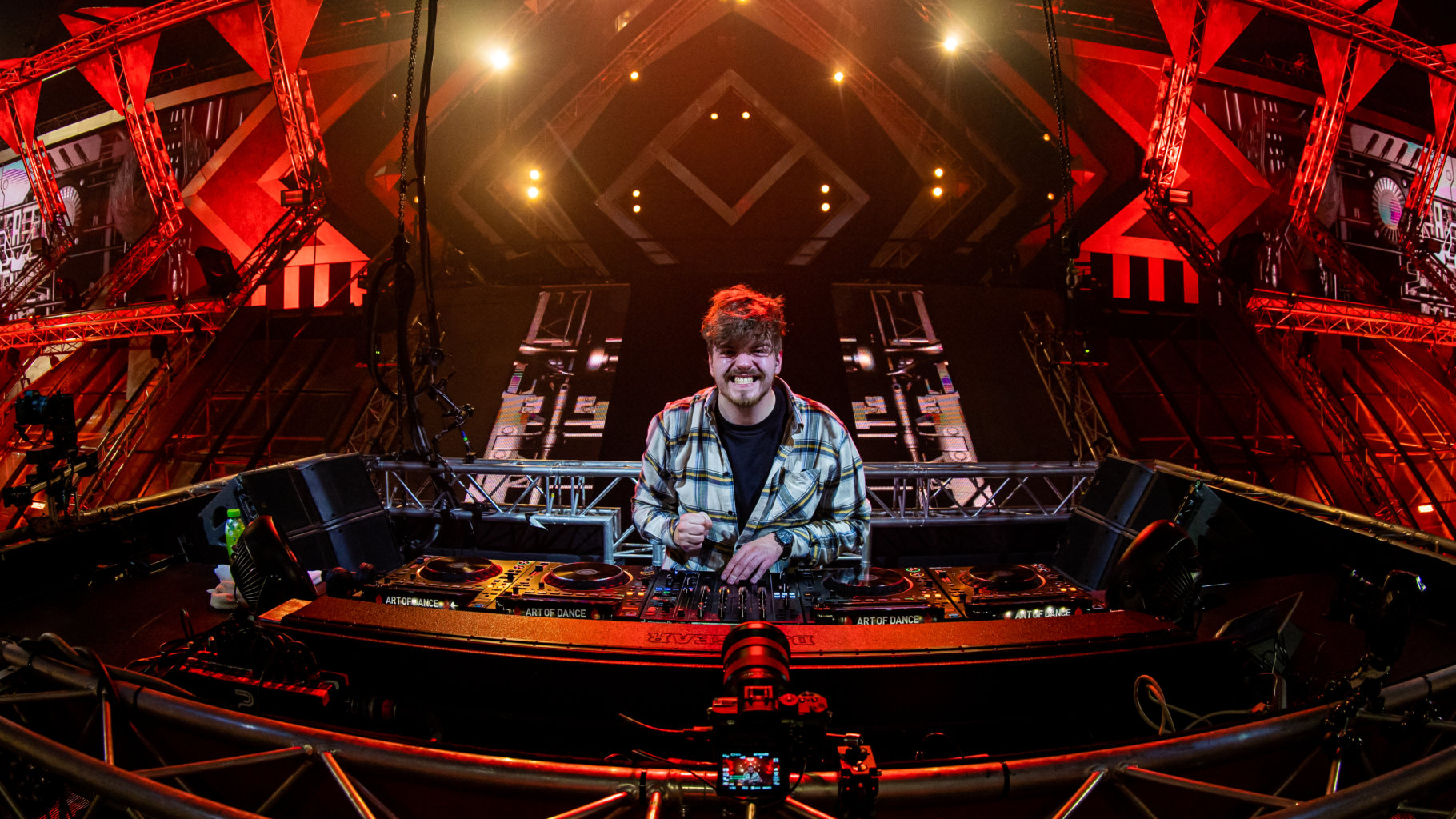 Herbeleef de Supremacy set van Vertile!