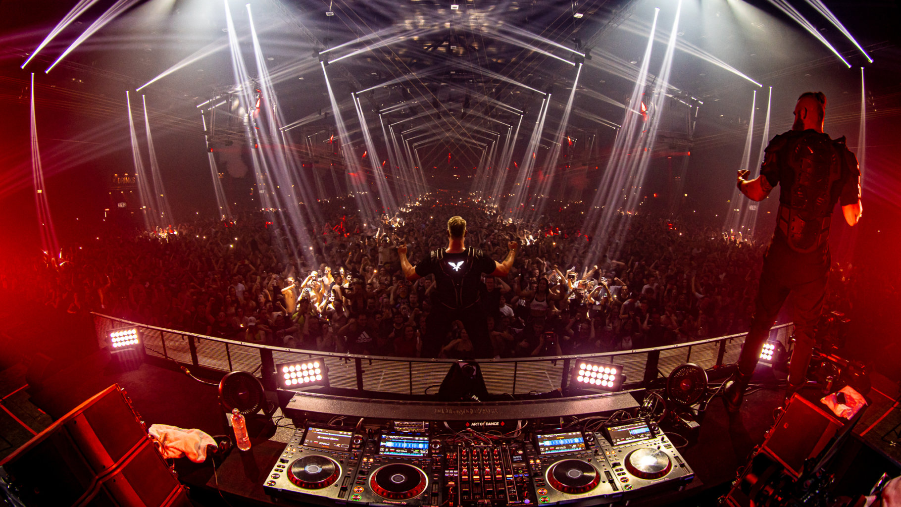 Kijk hier de Supremacy 2022 anthem show!