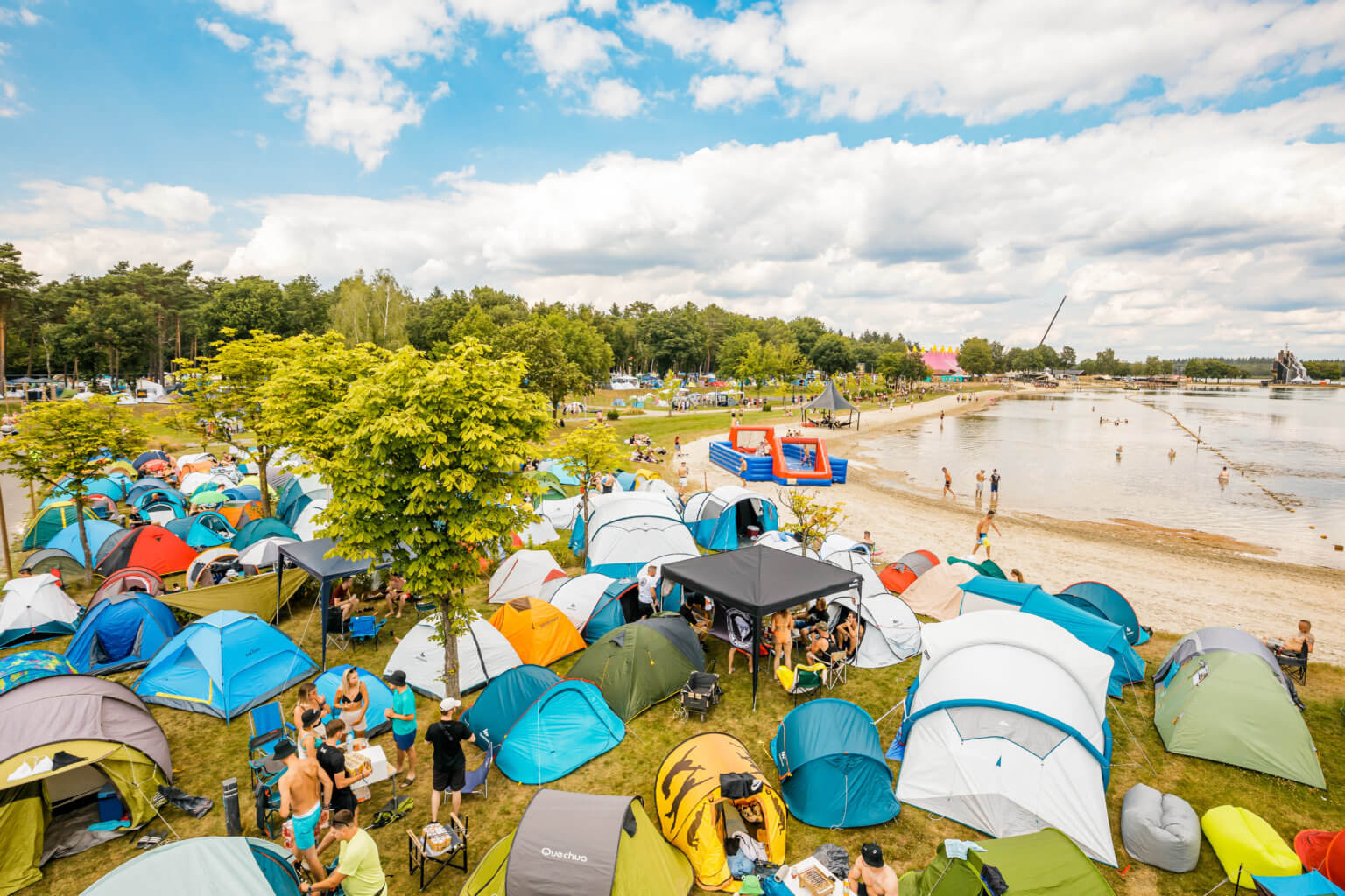 Check de line-up voor de verlengde Dominator camping pre-party!