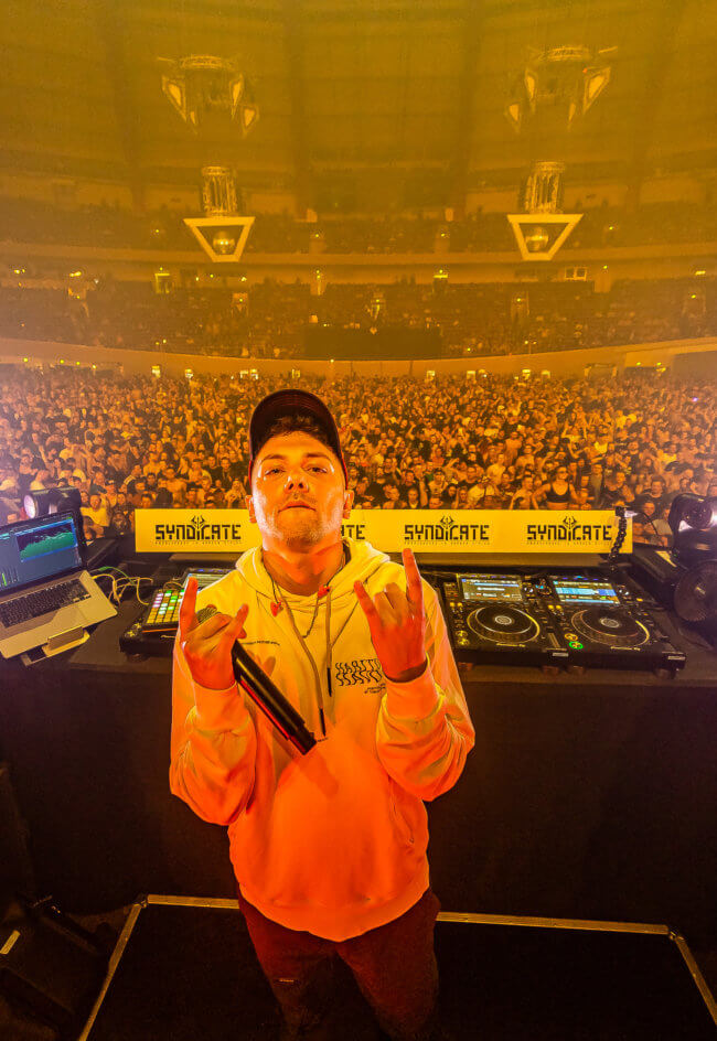 Check the full set of Mad Dog and Dave Revan at SYNDICATE 2022 here!