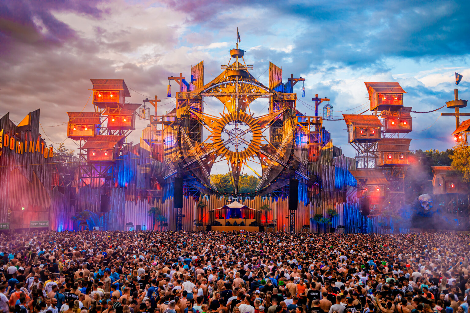 Check hier de live set van Miss K8 op Dominator 2023 – Voyage of the Damned