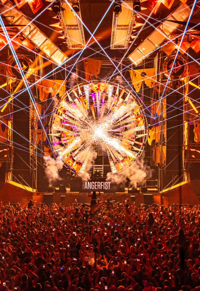 Dit is Angerfist Live tijdens SYNDICATE 2023!